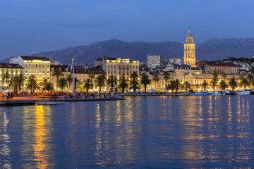 Fototapeta na wymiar Skyline of city Split and harbour in the Evening