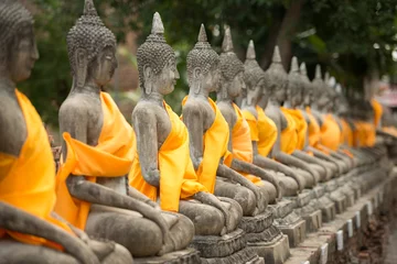 Crédence de cuisine en verre imprimé Bouddha vieille statue de Bouddha dans le temple à Ayutthaya