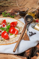 Salad with tomatoes and cheese