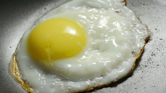 Egg in frying pan. 4k.