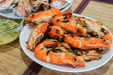 fresh flaming shrimp with chili sauce