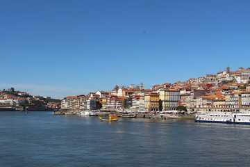Fototapeta na wymiar Vistas de Oporto. Portugal