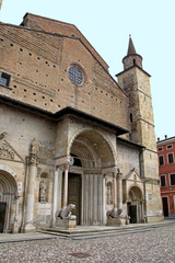 Fototapeta na wymiar Duomo di Fidenza; la facciata