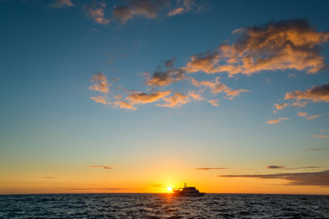 Fototapeta na wymiar Sunset Boat Wide Angle