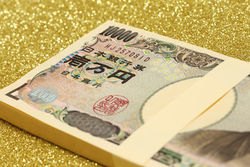 現金　日本円　金色の背景