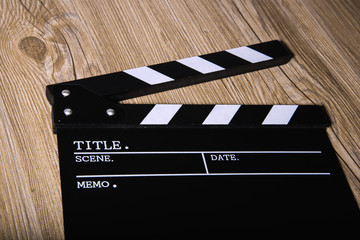 Obraz premium movie clapper on wooden background