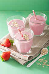 healthy strawberry oat smoothie