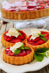 Strawberry - the delights of strawberries, tart and cake