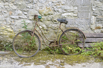Fototapeta na wymiar Vélo sur un mur