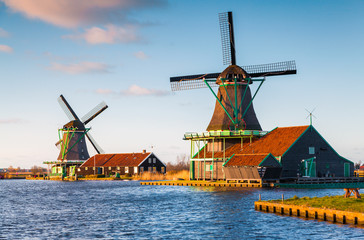 Fototapeta na wymiar Authentic Zaandam mills on the water channel in Zaanstad willage