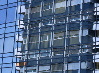 moirure sur un immeuble en verre