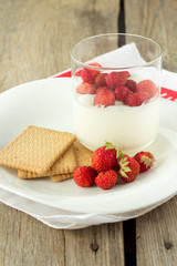 Cream pudding with strawberry in glass and crackers