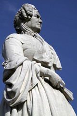 Standbild Gro&szlig;herzogin Alexandrine im Schweriner Schlossgarten