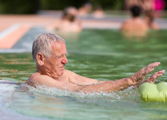 Fototapeta premium Old man in the pool