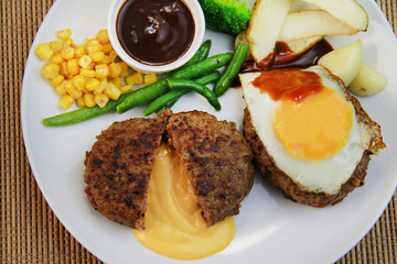 チーズハンバーグ