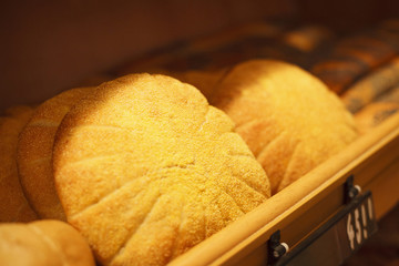 Bread in market/Fresh soda bread on shelf in bakery