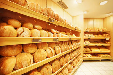 Bread in market/Fresh soda bread on shelf in bakery