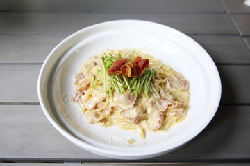 spaghetti carbonara with bacon