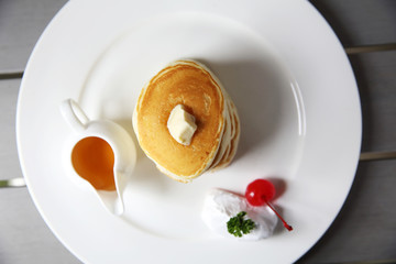 pancake with honey and strawberry