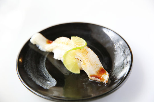 Japanese cuisine Enkawa (halibut) Sushi