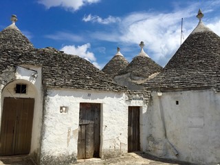 Fototapeta na wymiar Alberobello ed i suoi Trulli - Puglia