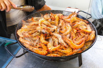 prawns in pan, market in Forcalquier, Provence, France