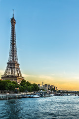 Paris au coucher de soleil - Paris, France