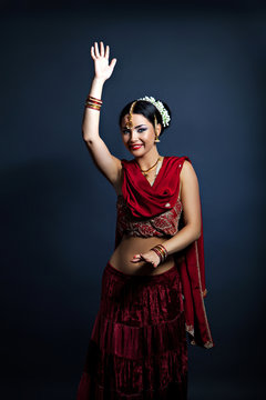 Beautiful young smiling woman in traditional indian clothing