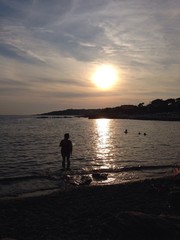 Fototapeta premium bagnanti al tramonto