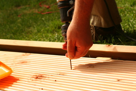 Schrauben in Holz