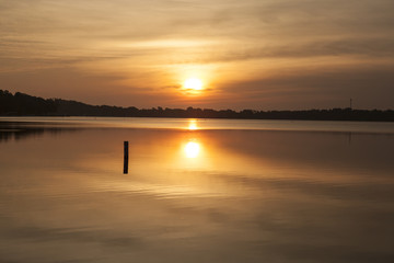 Fototapeta na wymiar Sunrise over lake