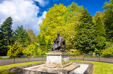 Fototapeta premium Statue of Lord Kelvin in Kelvingrove Park - Glasgow, Scotland