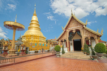Fototapeta premium Wat Phra That Hariphunchai in Lampoon, Thailand