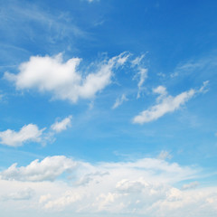 Obraz premium white clouds on a blue sky background