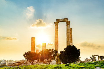 Obraz premium Sunset at the Temple of Hercules in Amman Citadel, Jordan.