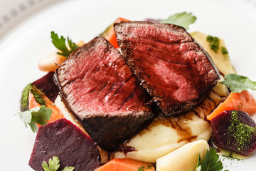 steak with vegetables