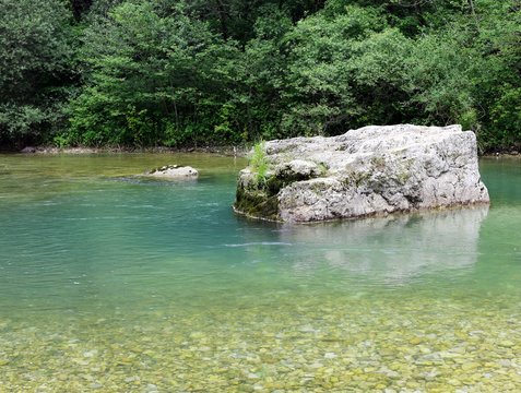 Rock to make diving in mountain river