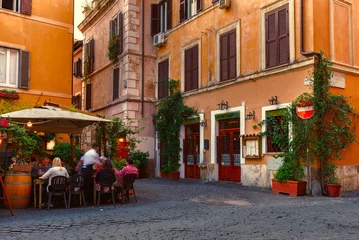 Zelfklevend Fotobehang Oude straat in Trastevere in Rome, Italië © Ekaterina Belova