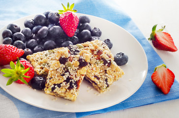 Healthy granola bars with fresh berries for breakfast.
