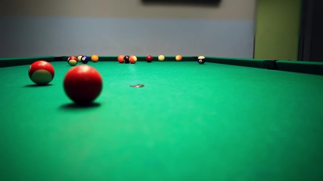 Lining To Hit Ball On Pool Table