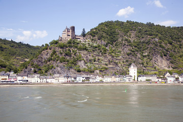 Fototapeta na wymiar sankt goarshausen with castle along the river Rhine