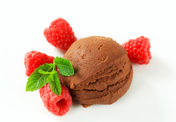Chocolate ice cream with fresh raspberries
