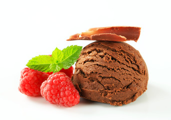 Chocolate ice cream with fresh raspberries