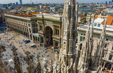 Fototapeta premium Vittorio Emanuele Gallery and piazza del Duomo in Milan, Italy