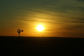 Fototapeta na wymiar amanecer rural