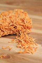 Dry instant noodle