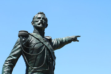 Statue du g&eacute;n&eacute;ral M&eacute;llinet