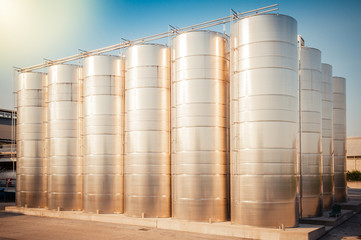 Stainless steel tanks for wine