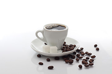 Espresso mit Bohnen