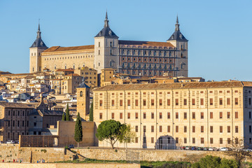Fototapeta na wymiar Vista del Alcázar de Toledo (España)